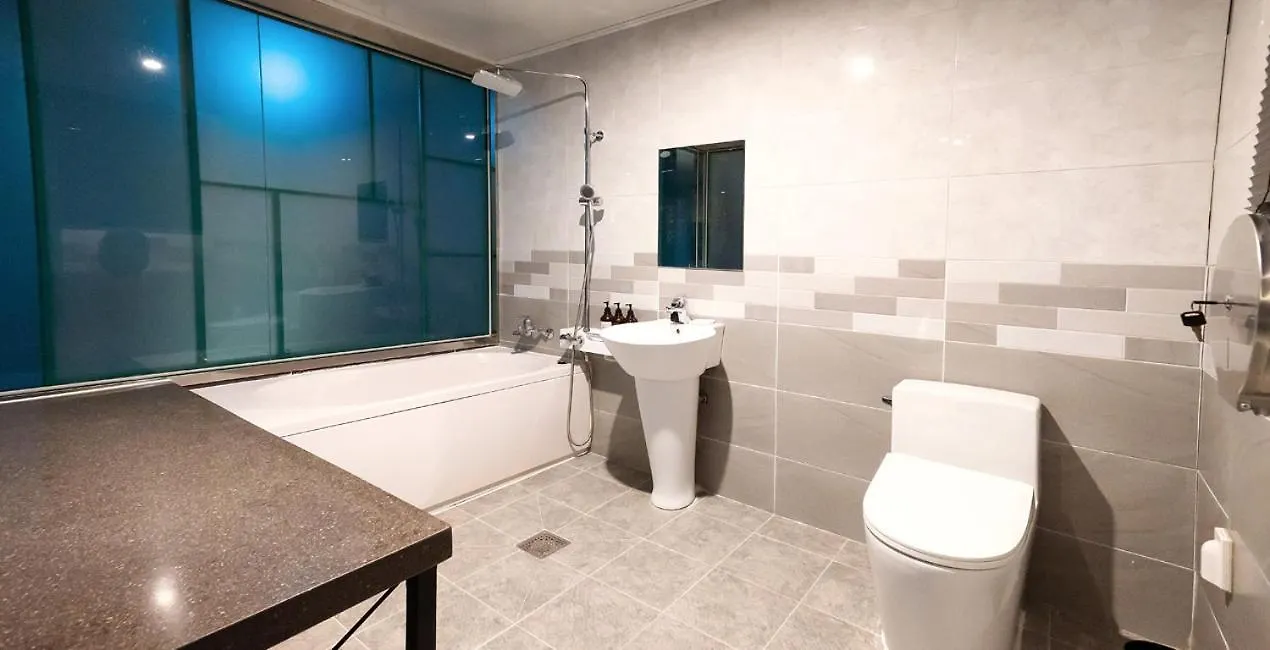 Hermes Hotel Busan 2*,